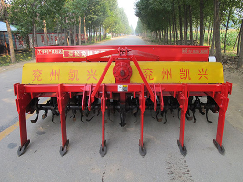 2BMYFS-12(6)12(6)-6深松免耕施肥播種機(jī)